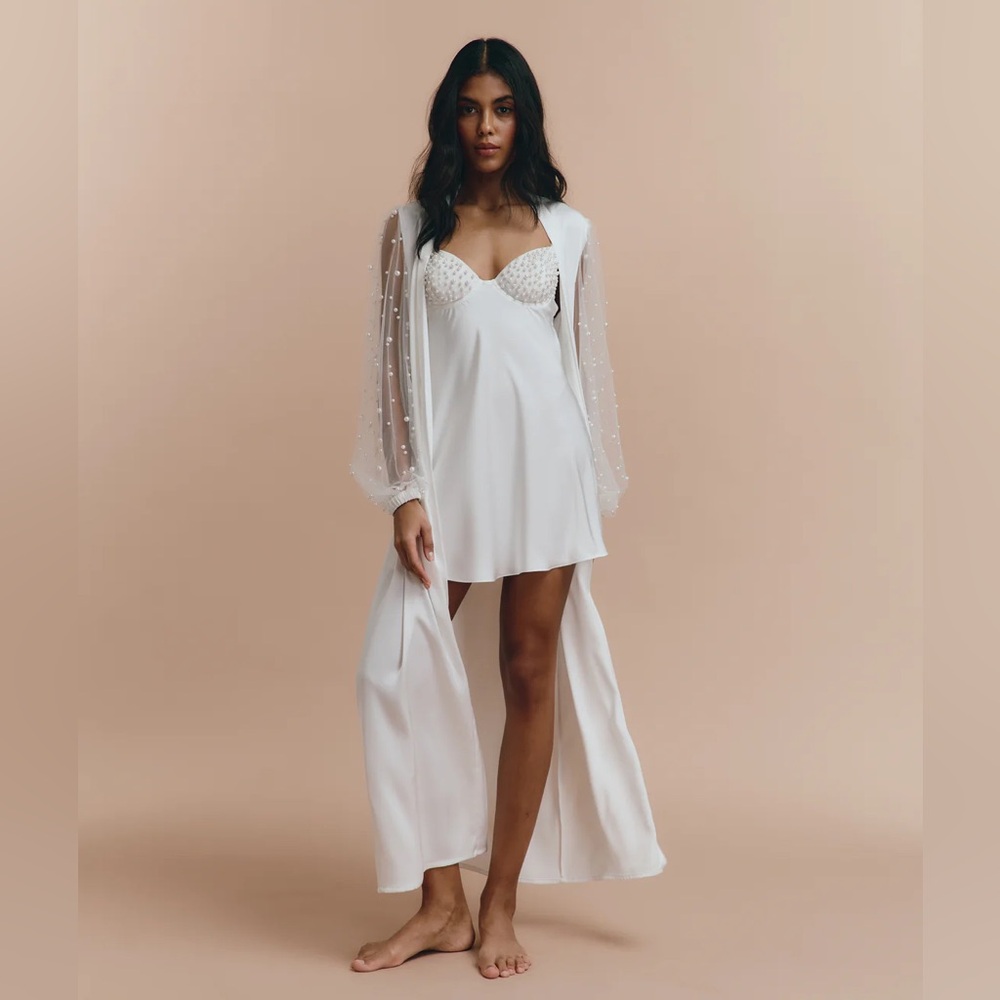 The Robe UA Cassidy White Long Robe